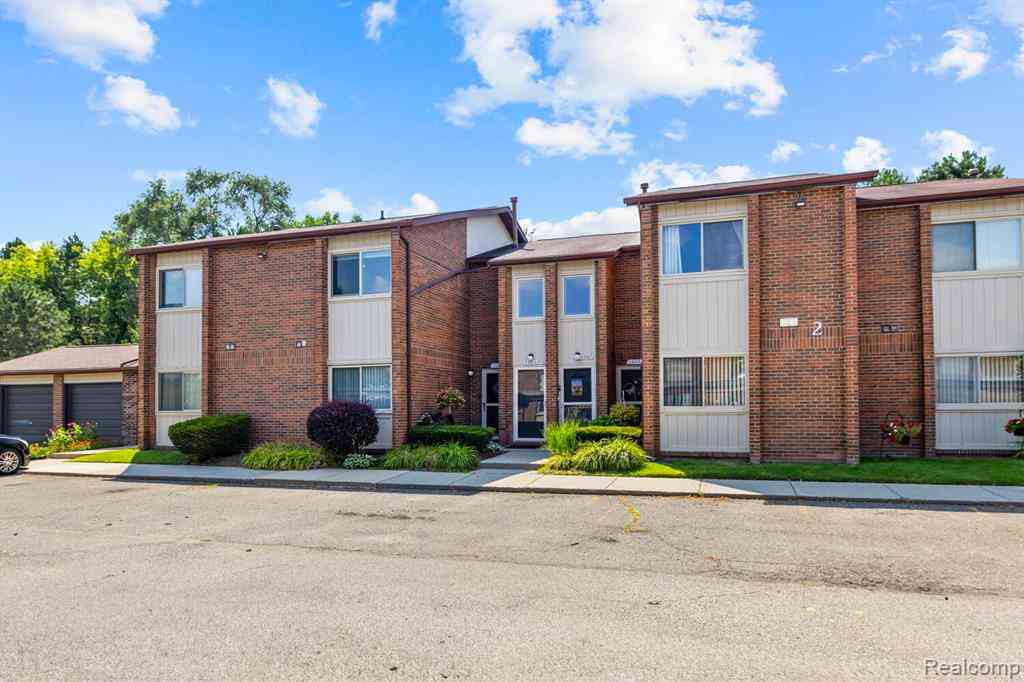 Condo For Sale - 33909 Pondview Circle  #11<br/> Livonia, MI 48152