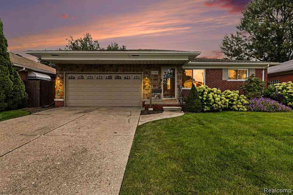 Homes For Sale - 22406 Barton Street <br/> Macomb County, Saint Clair Shores, MI 48081