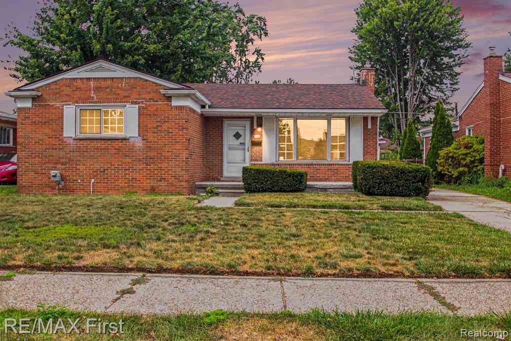Homes For Sale - 8363 Darlene Street <br/> Macomb County, Warren, MI 48093