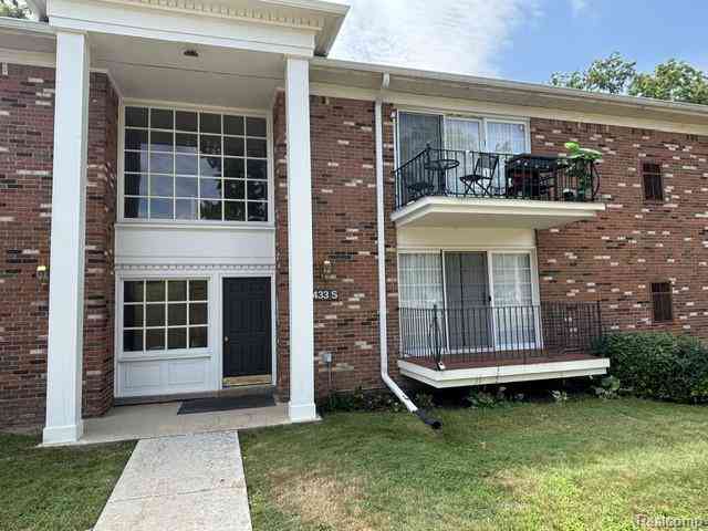 Condo For Rent - 433 Fox Hills Drive S S<br/> Bloomfield Hills, MI 48304