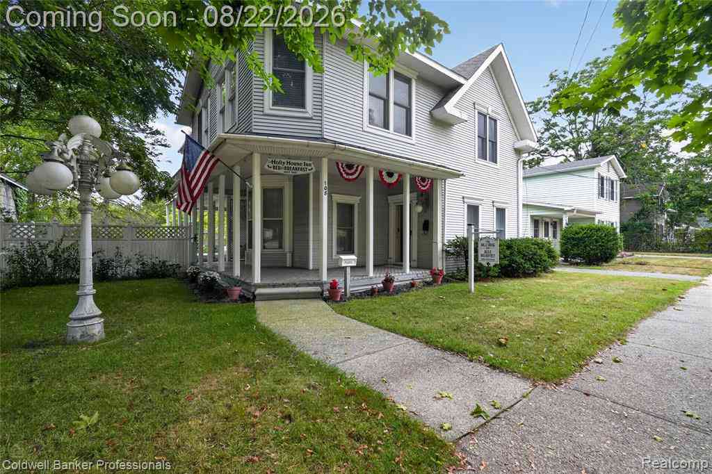 Homes For Sale - 108 College Street S S<br/> Holly, MI 48442