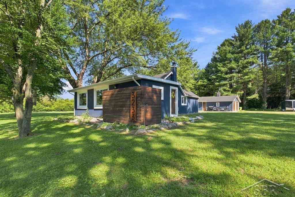 Homes For Sale - 3233 E Gordonville Road <br/> Midland, MI 48640