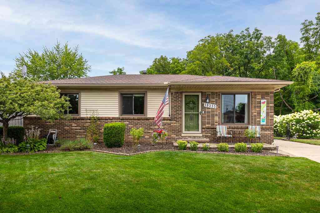 Homes For Sale - 18233 Matthew Drive <br/> Clinton Township, MI 48035