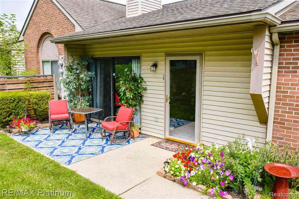 Condo For Sale - 338 Spring Brooke Drive <br/> Livingston County, Brighton, MI 48116
