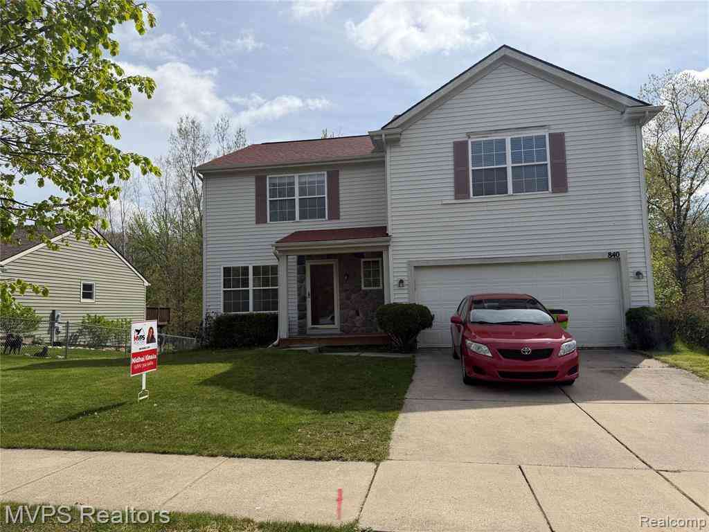 Homes For Sale - 840 Andover Woods Drive <br/> Fenton, MI 48430