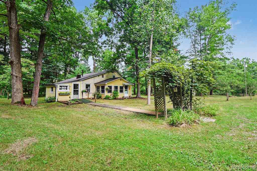 Homes For Sale - 11180 Dunham Road <br/> Hartland, MI 48353