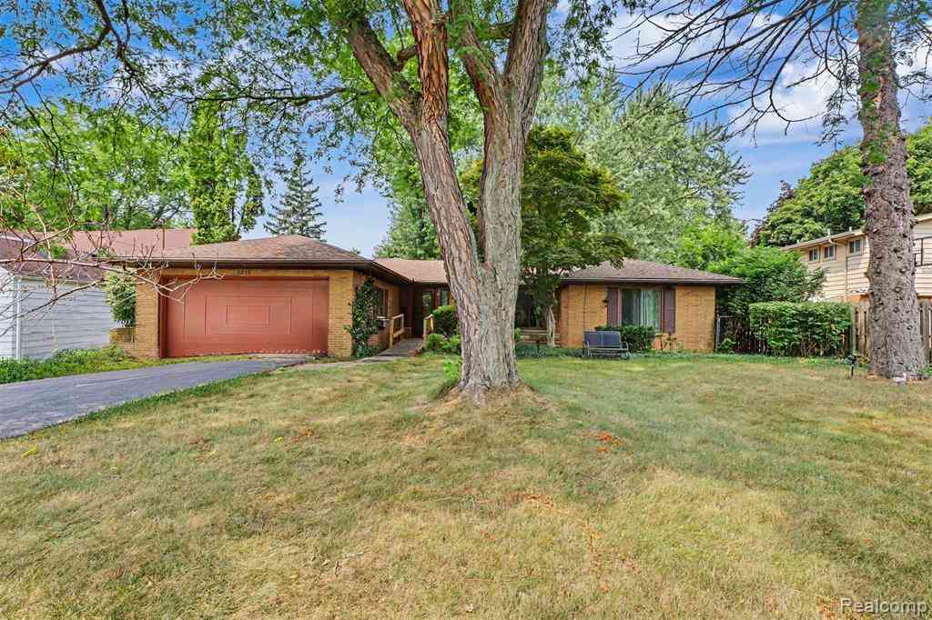 Homes For Sale - 3216 Circle Drive <br/> Flint, MI 48507