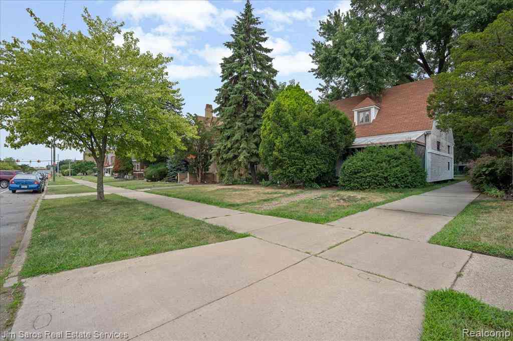 Homes For Sale - 8233 E Outer Drive <br/> Detroit, MI 48213