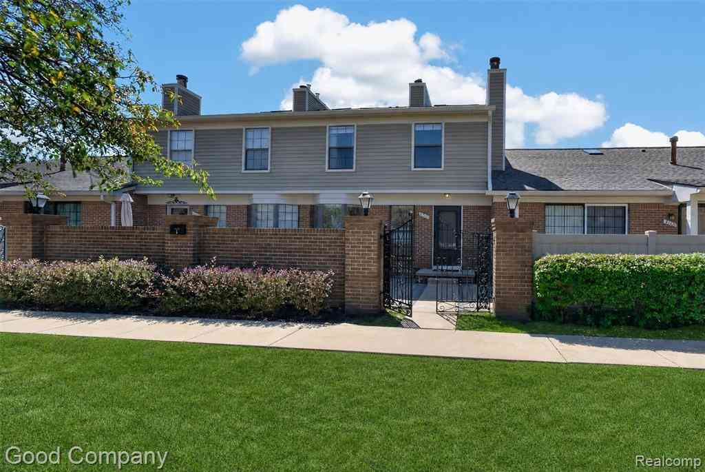 Condo For Sale - 31228 Country Bluff <br/> Oakland County, Farmington Hills, MI 48331