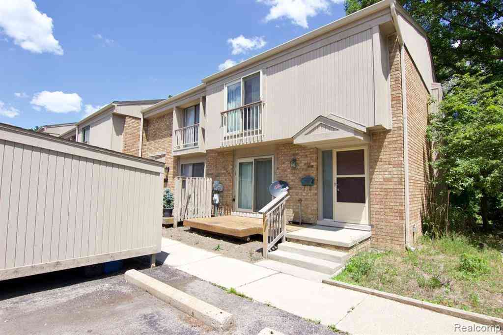 Condo For Rent - 629 Oakbrook   #18<br/> Rochester, MI 48307