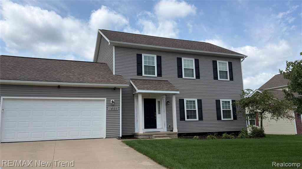 Homes For Sale - 1461 Scotland Yard Drive <br/> Walled Lake, MI 48390