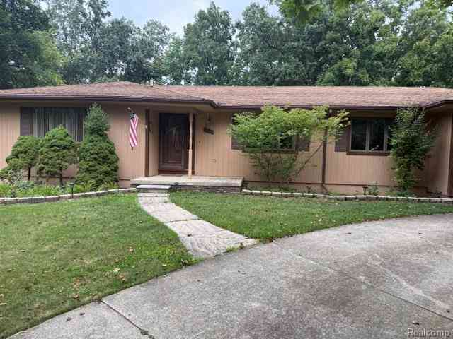 Homes For Sale - 8588 Bridge Road <br/> Wayne County, Grosse Ile, MI 48138