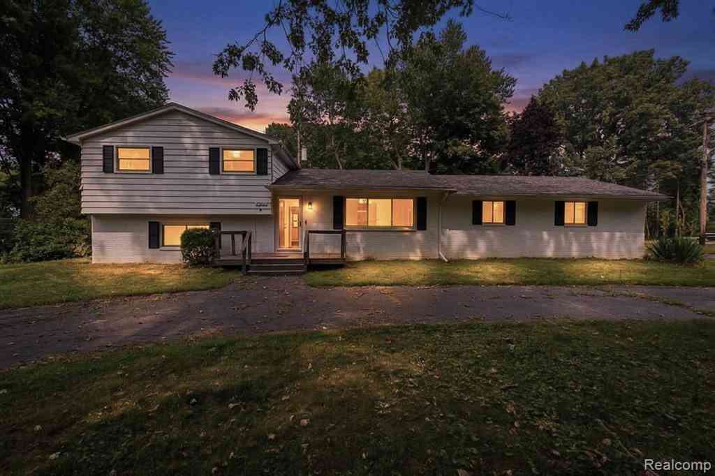 Homes For Sale - 2720 Merelus Drive <br/> Waterford, MI 48329