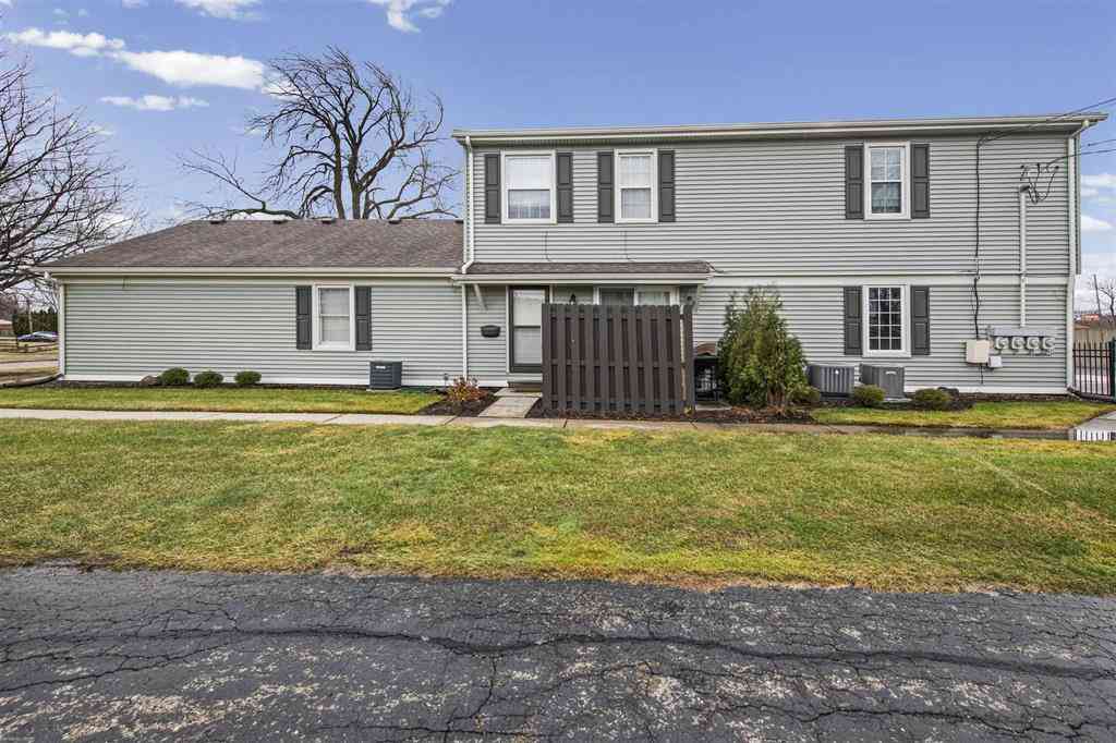 Condo For Sale - 21627 E 11 Mile Road <br/> Saint Clair Shores, MI 48081
