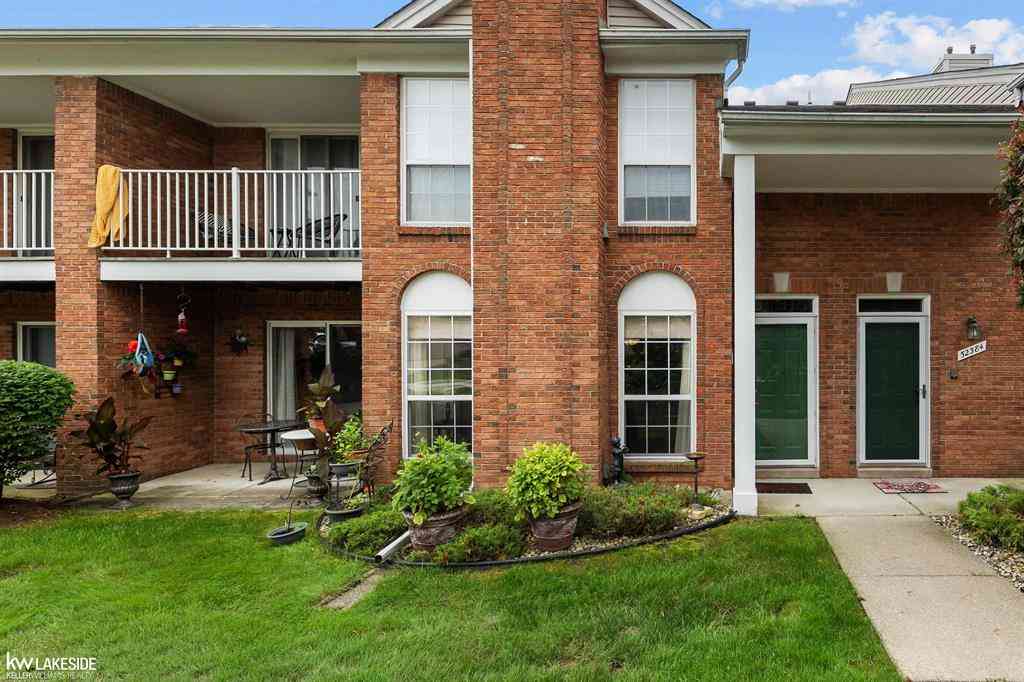 Homes For Sale - 52392 Heatherstone Avenue <br/> Macomb County, Macomb, MI 48042