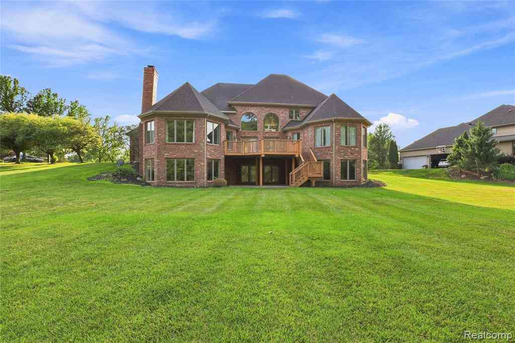 Homes For Sale - 8263 Pine Hollow Trail <br/> Grand Blanc, MI 48439