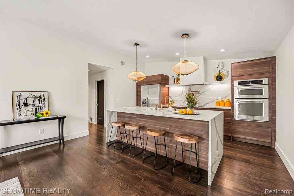 Condo For Sale - 42160 Woodward Avenue  #39<br/> Oakland County, Bloomfield Hills, MI 48304