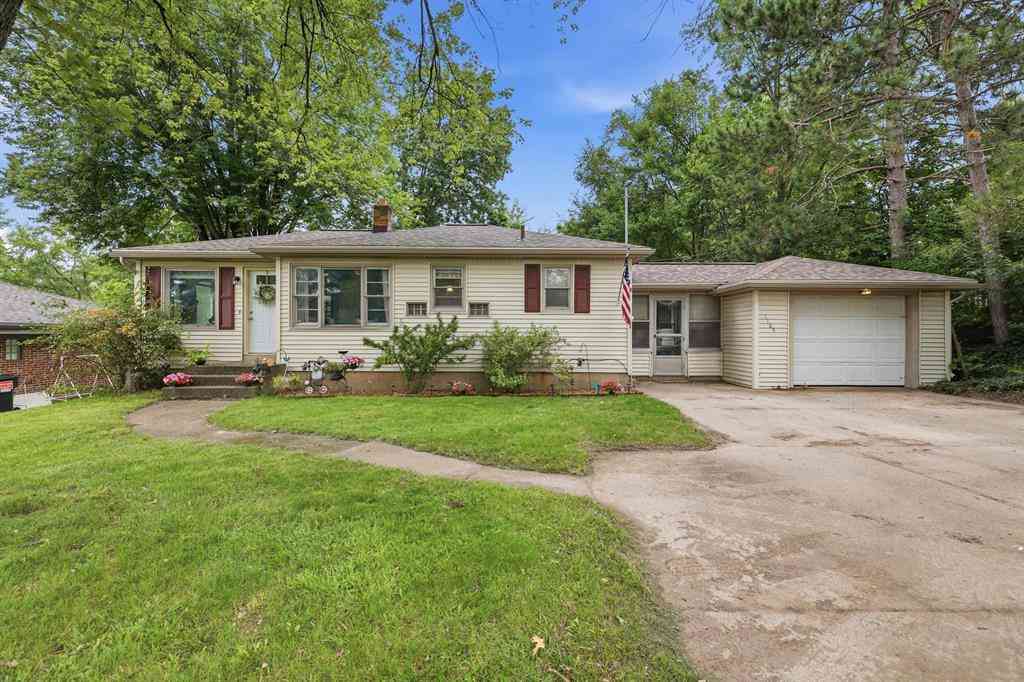 Homes For Sale - 1105 52nd Street Se SE<br/> Kentwood, MI 49508