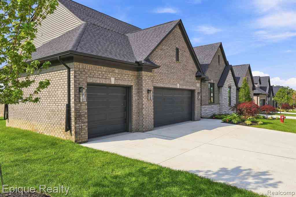 Condo For Sale - 3333 Cornerstone Drive  #68<br/> Lake Orion, MI 48360
