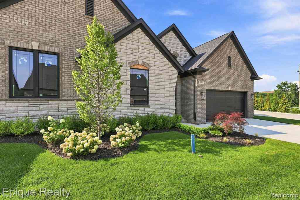 Condo For Sale - 3301 Cornerstone Drive  #73<br/> Lake Orion, MI 48360
