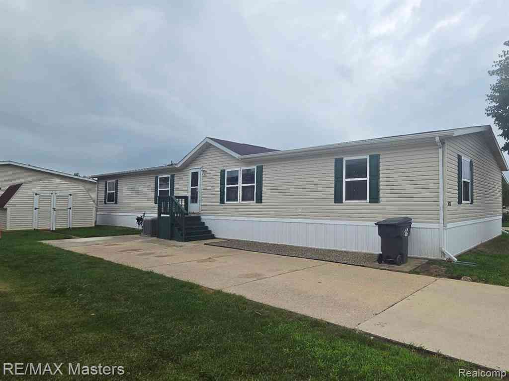 Homes For Sale - 26732 Laramie Ln  <br/> Wayne County, Flat Rock, MI 48134