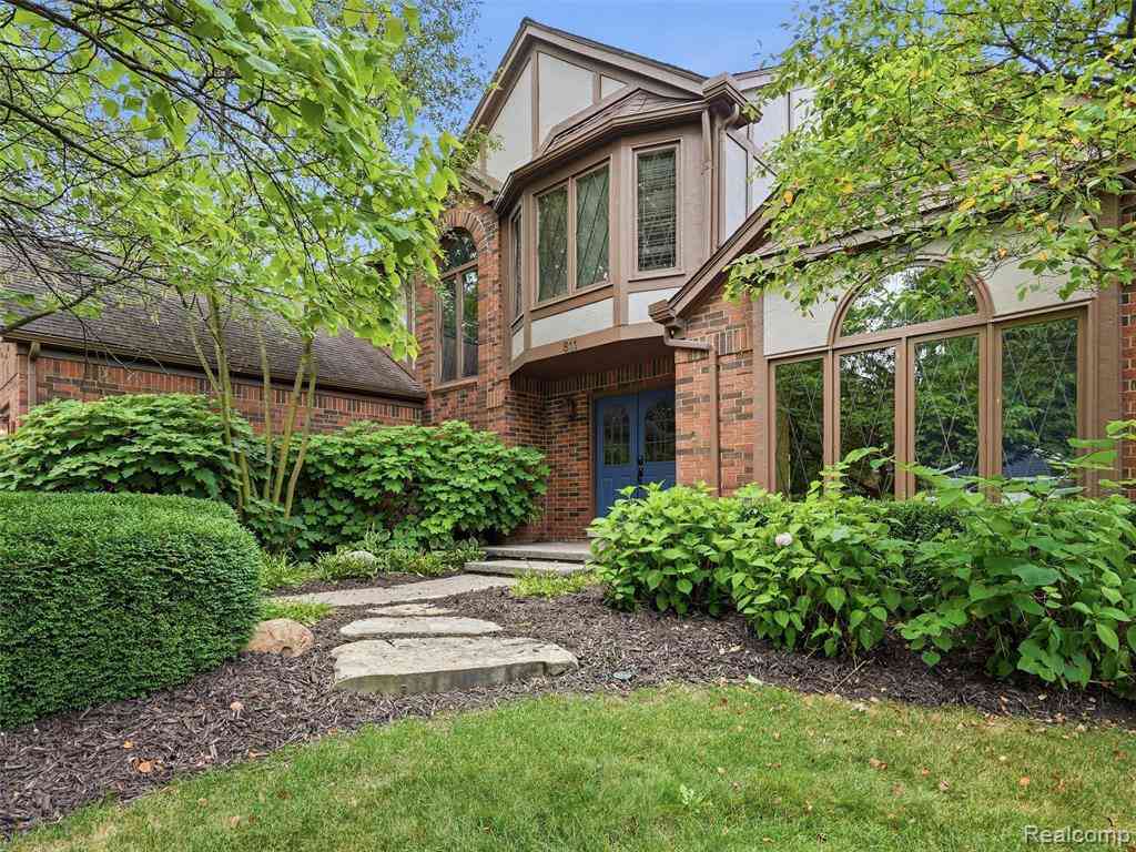 Homes For Sale - 811 Snowmass Drive W W<br/> Rochester, MI 48309