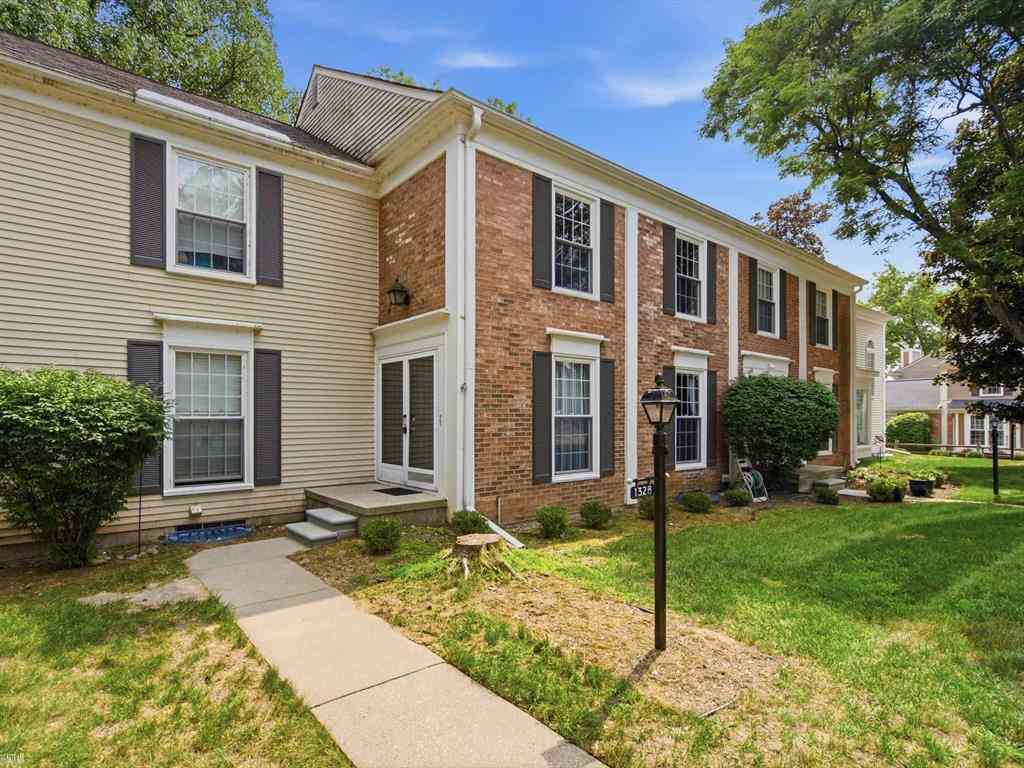 Condo For Sale - 1328 Brook Lane <br/> Rochester, MI 48306
