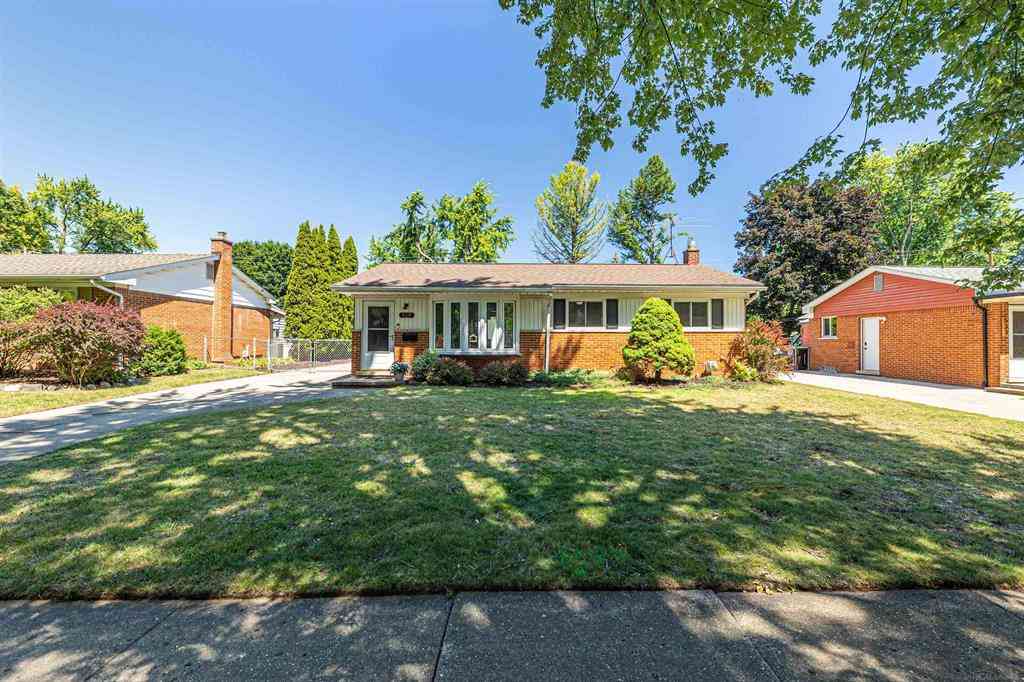 Homes For Sale - 529 Rewold Drive <br/> Rochester, MI 48307
