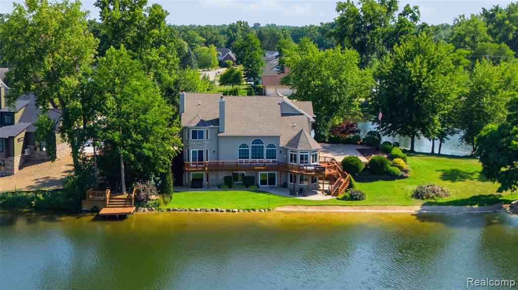 Homes For Sale - 9669 Steephollow Drive <br/> Oakland County, White Lake, MI 48386