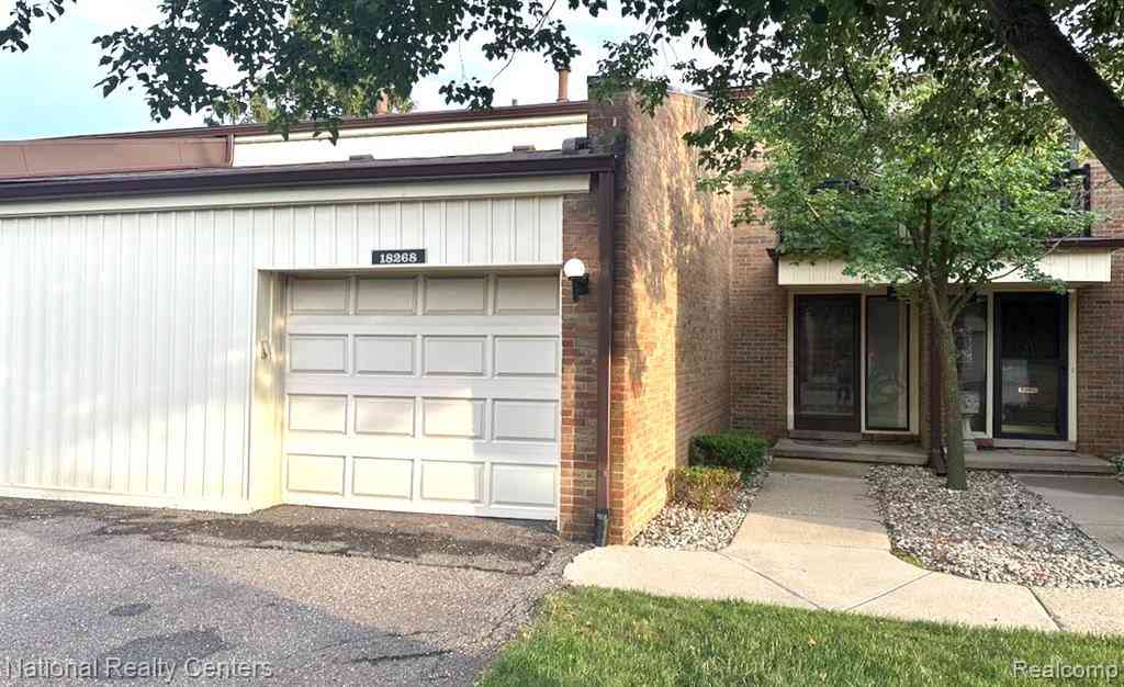 Condo For Sale - 18268 University Park Drive <br/> Livonia, MI 48152