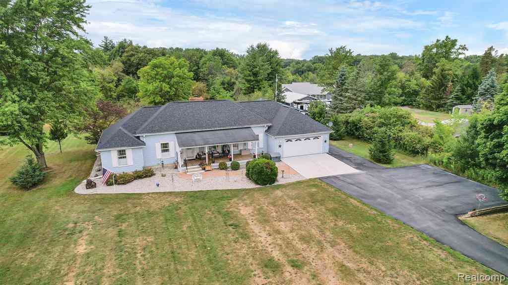 Homes For Sale - 6070 Atlas Road <br/> Grand Blanc, MI 48439