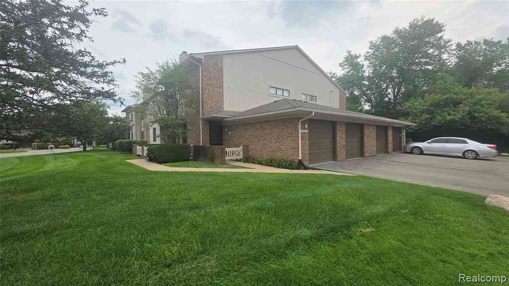 Condo For Rent - 6688 Maple Lakes Drive <br/> West Bloomfield, MI 48322
