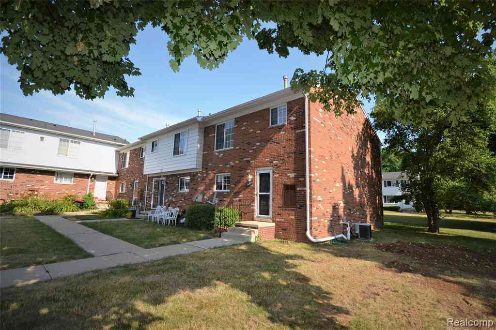 Condo For Rent - 559 Fox Hills Drive N N<br/> Bloomfield Hills, MI 48304