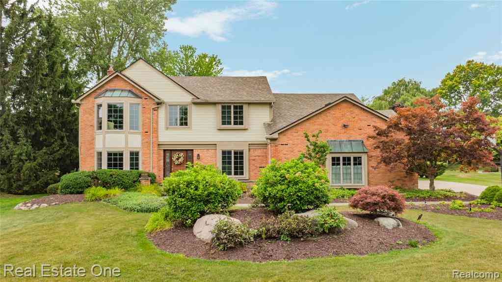 Homes For Sale - 37125 Fox Glen <br/> Farmington Hills, MI 48331