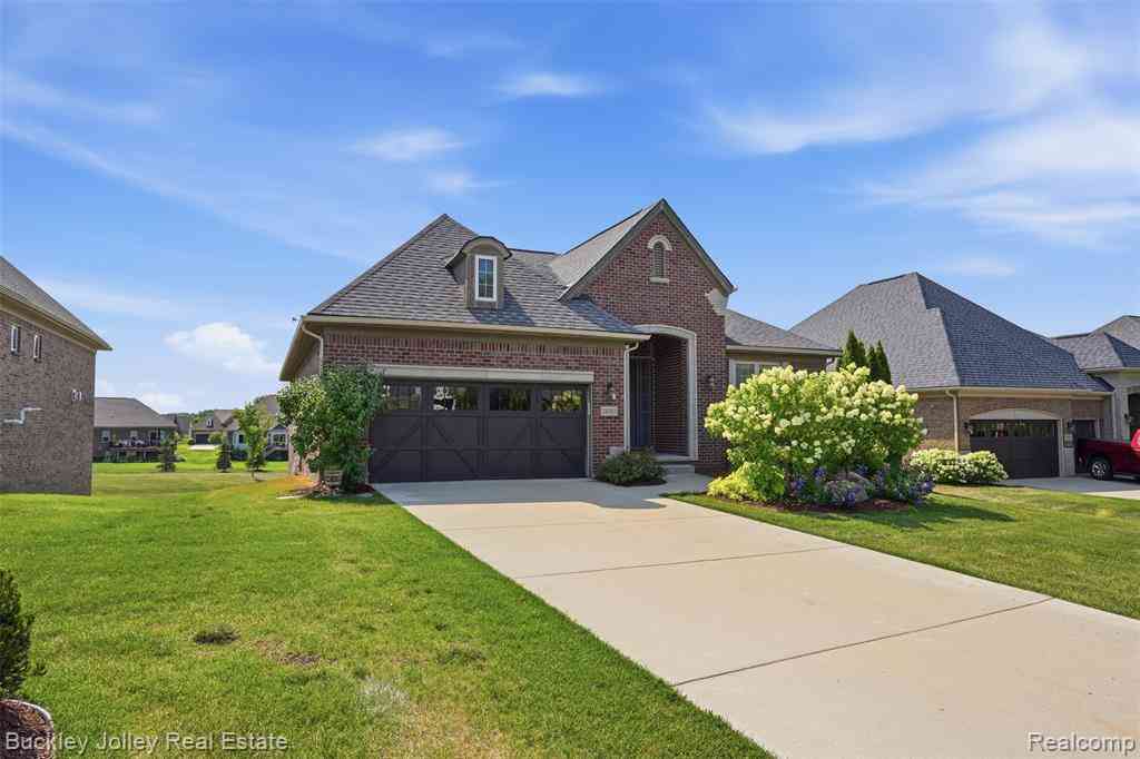 Homes For Sale - 24355 Pinnacle Circle <br/> South Lyon, MI 48178