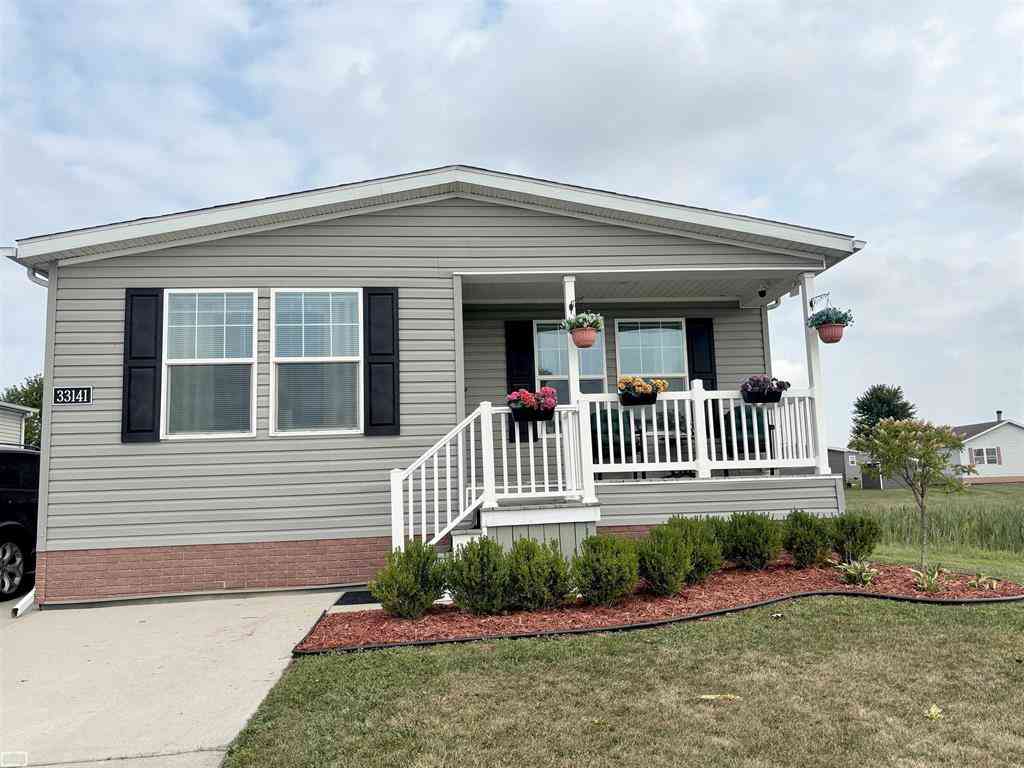 Homes For Sale - 33414 Oak Court <br/> Macomb County, Lenox Township, MI 48048