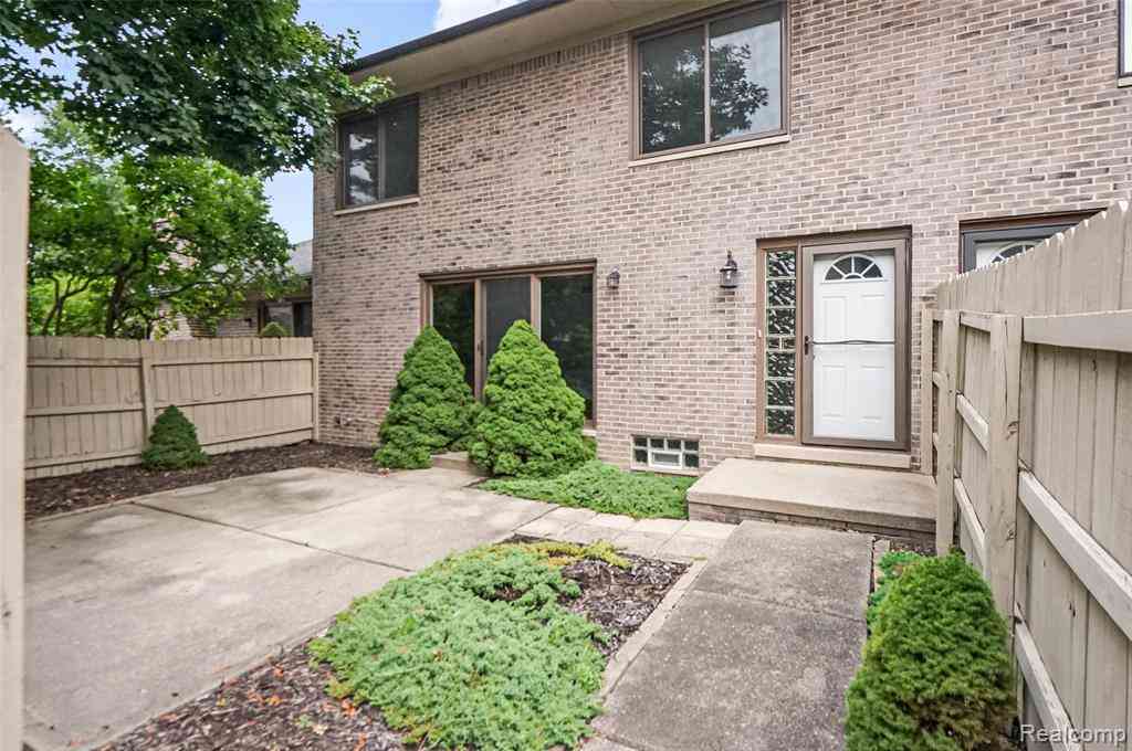 Condo For Sale - 42345 E Leo Street  #242<br/> Clinton Township, MI 48038
