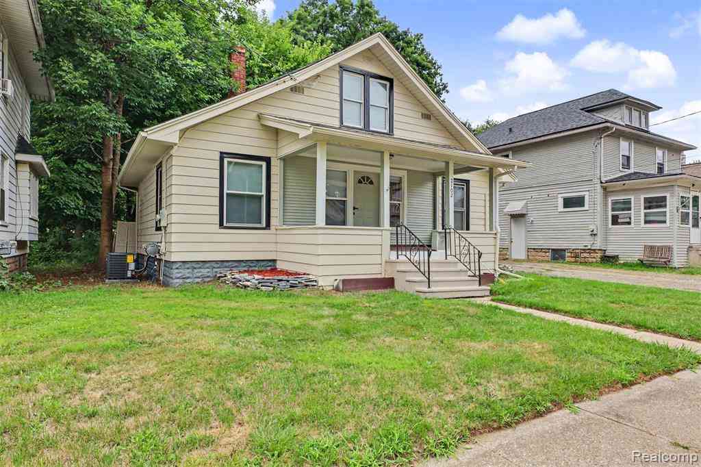 Homes For Sale - 2102 Forest Avenue <br/> Lansing, MI 48910