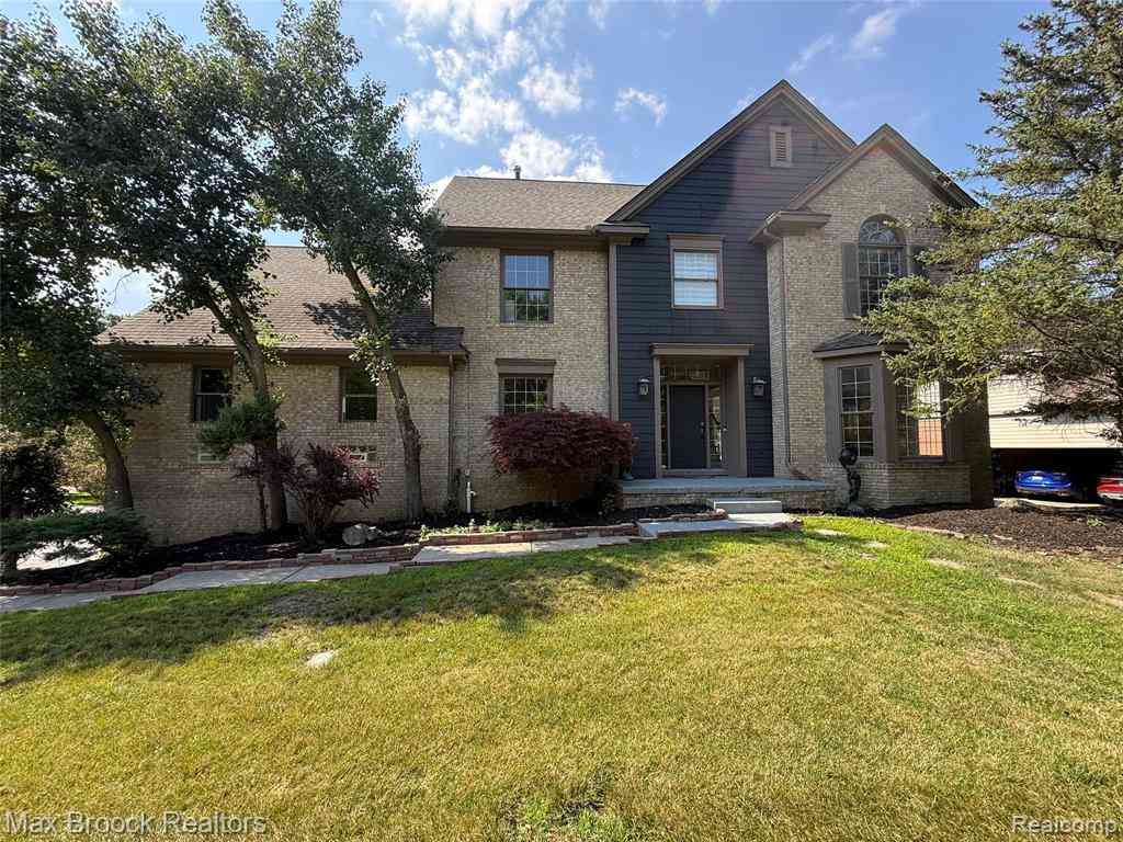 Homes For Sale - 3382 Long Meadow Court <br/> West Bloomfield, MI 48324
