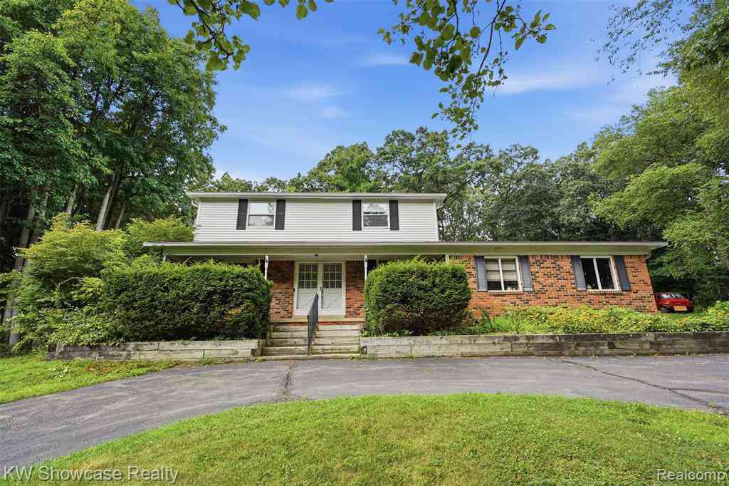 Homes For Sale - 7125 Ridgewood Road <br/> Clarkston, MI 48346