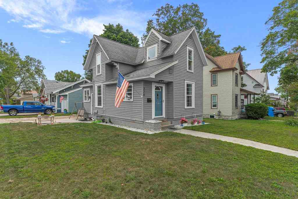 Homes For Sale - 328 Howard Street <br/> Cadillac, MI 49601