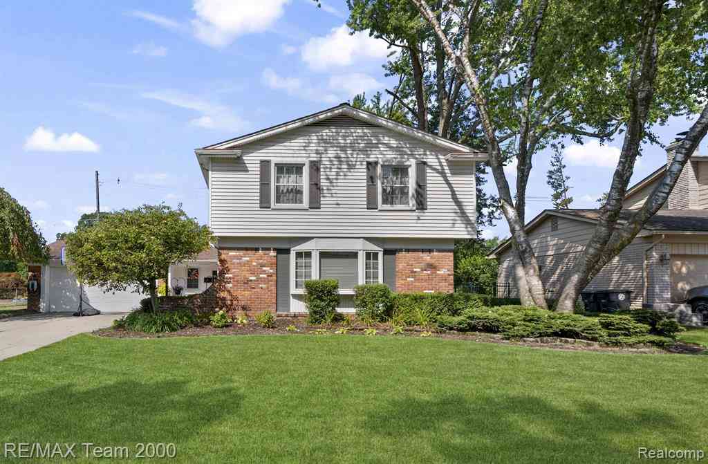 Homes For Sale - 15785 Edgewood Street <br/> Wayne County, Livonia, MI 48154