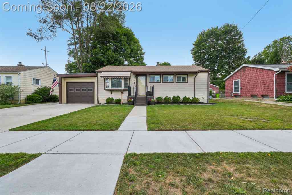 Homes For Sale - 729 Woodbine Drive <br/> Fenton, MI 48430