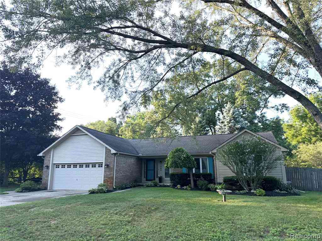 Homes For Sale - 1580 Carthage  <br/> Oakland County, Commerce Twp, MI 48382
