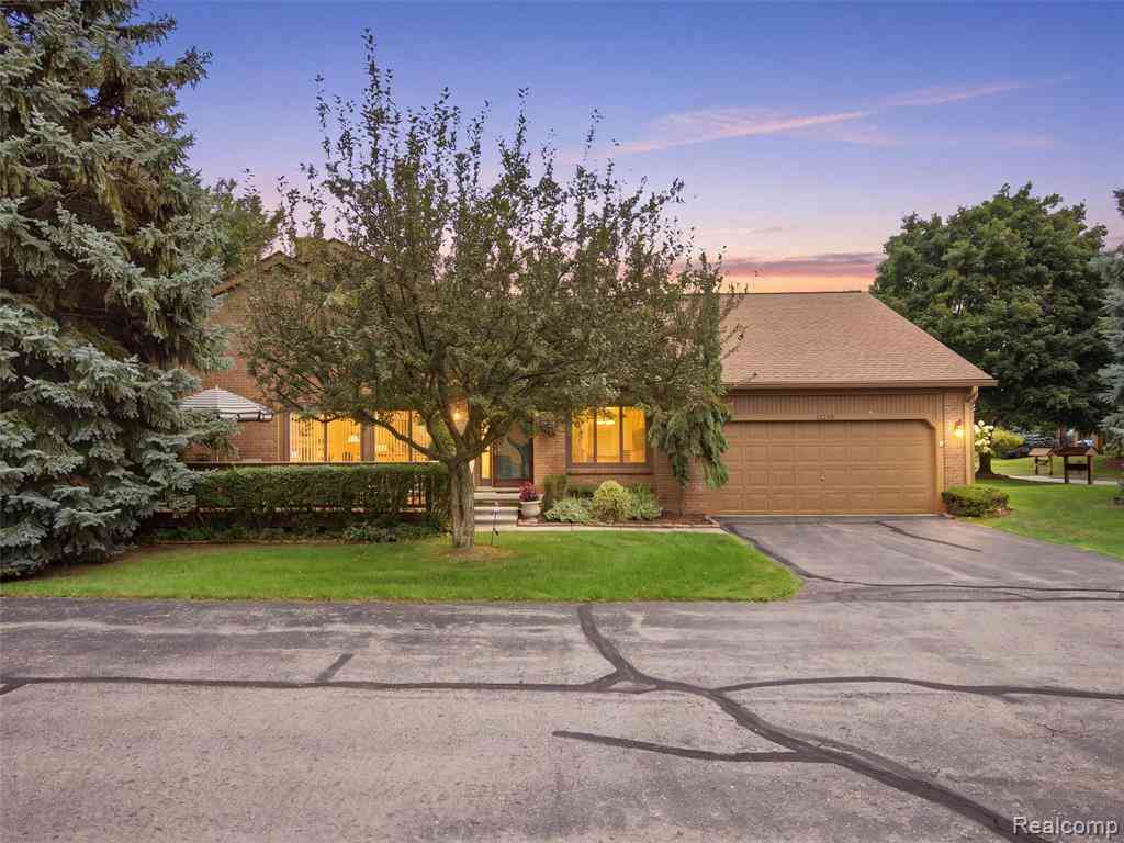 Condo For Sale - 2195 London Bridge Drive <br/> Rochester, MI 48307