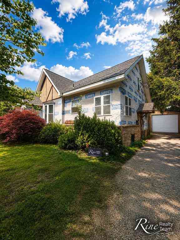 Homes For Sale - 121 S Barton Street <br/> New Buffalo, MI 49117