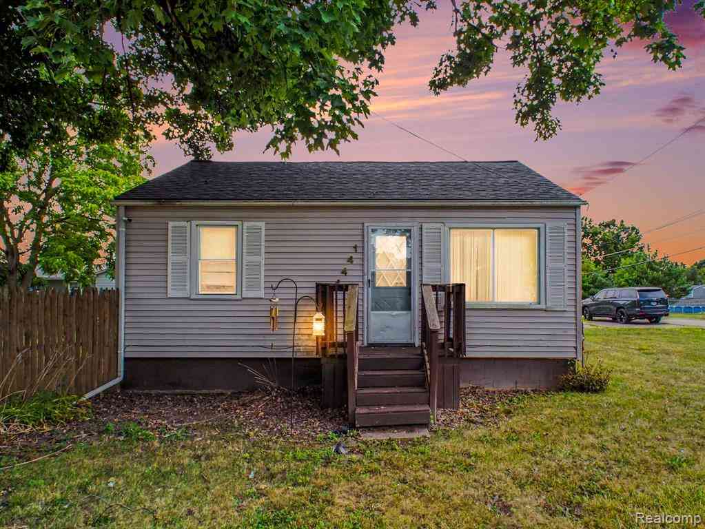 Homes For Sale - 1444 E Williamson Avenue <br/> Burton, MI 48529