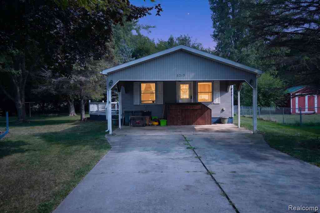 Homes For Sale - 5219 E Carpenter Road <br/> Flint, MI 48506