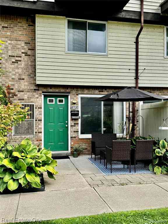 Condo For Sale - 872 N Main Street <br/> Oakland County, Milford, MI 48381