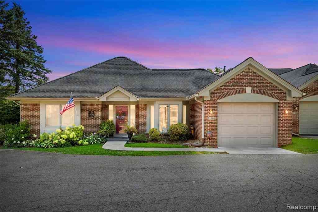 Condo For Sale - 21388 Magnolia Court <br/> Oakland County, Farmington Hills, MI 48336